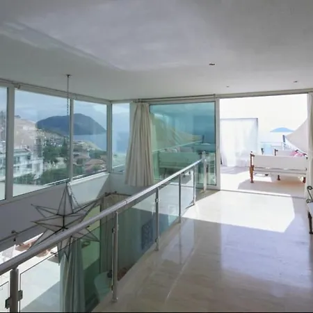 Glass House Ultra Luex Tatil 别墅